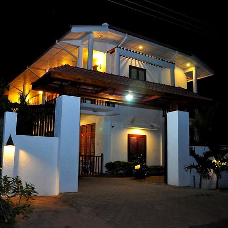 London Palace Anuradhapura Exterior photo