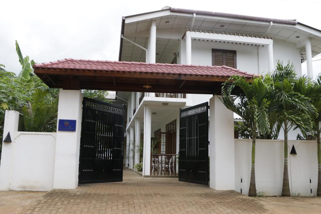London Palace Anuradhapura Exterior photo