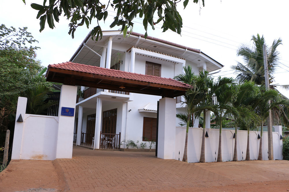 London Palace Anuradhapura Exterior photo
